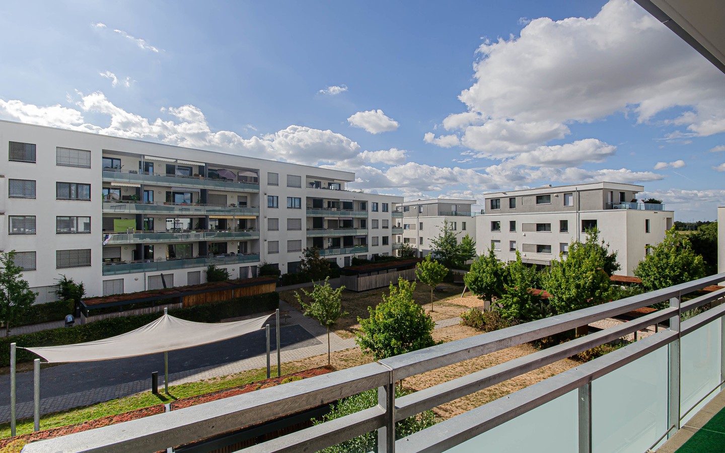 Balkon - Urban Green – Wohnen in der Bahnstadt - Fantastische Dreizimmerwohnung mit Loggia