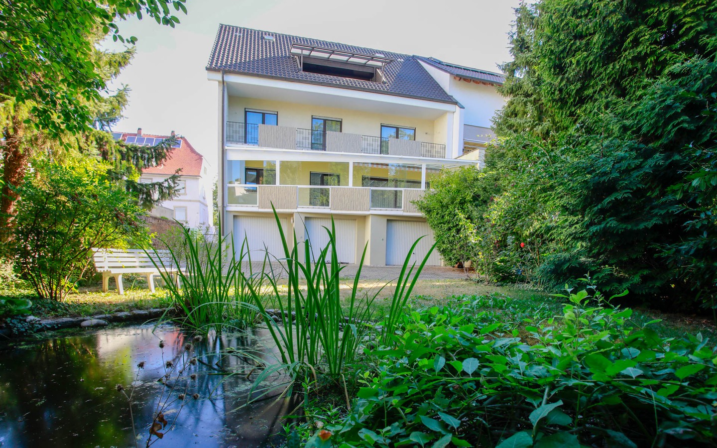 Hausansicht - Speyer: Großes Haus in guter Wohnlage samt Garten und 3 Garagenstellplätzen