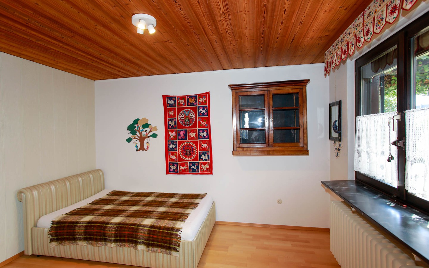 Schlafzimmer - Geräumiger Bungalow auf großem Grundstück in Ilvesheim