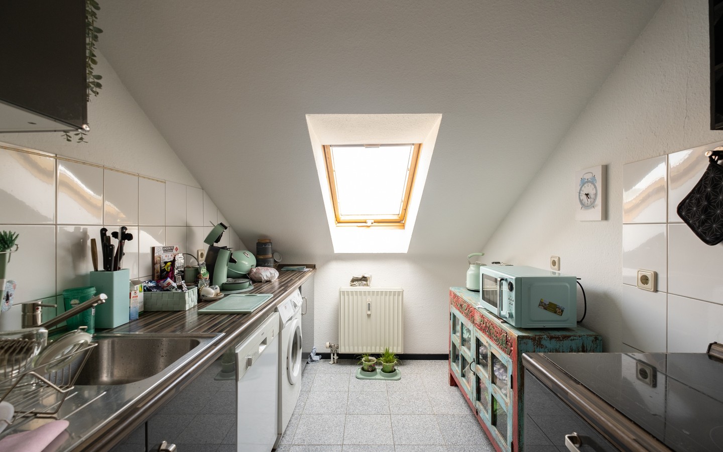 Küche - Wohnen mit Aussicht: geräumige 2-Zimmer-DG-Wohnung mit TG-Stellplatz und Balkon in Leimen (Erbpacht)