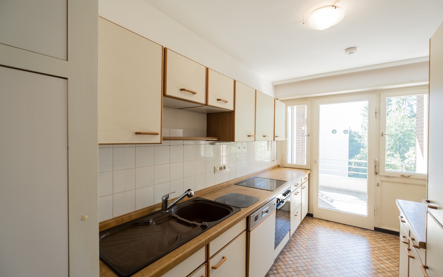 Küche - Wohnen im Grünen: toll geschnittene barrierefreie 4-Zimmer-Wohnung mit Stellplatz auf dem Boxberg