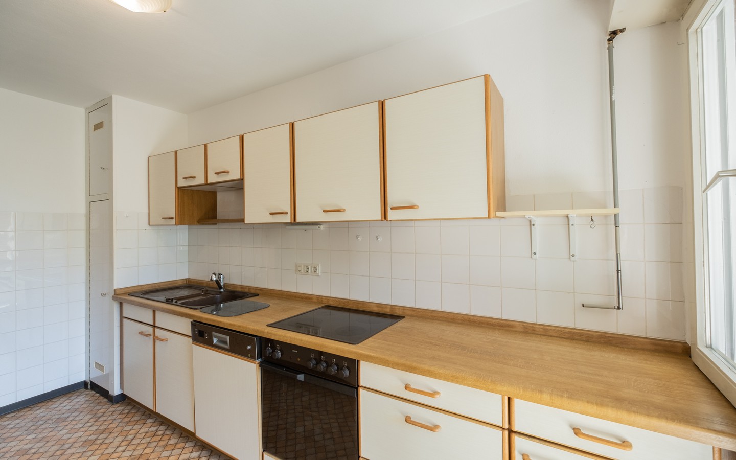 Küche - Wohnen im Grünen: toll geschnittene barrierefreie 4-Zimmer-Wohnung mit Stellplatz auf dem Boxberg