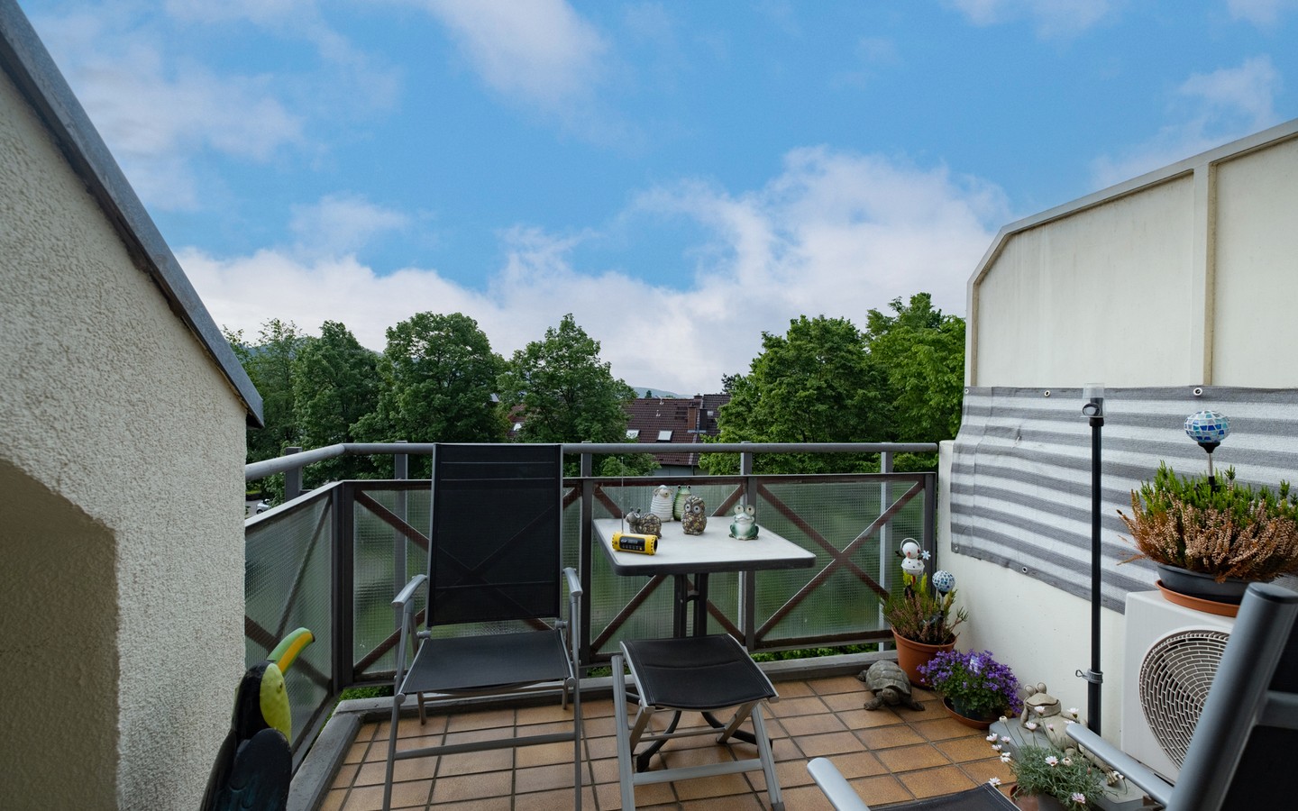 Balkon - Charmante 2,5-Zimmer-Wohnung mit TG-Stellplatz und Sonnenbalkon in ruhiger Lage von Dossenheim