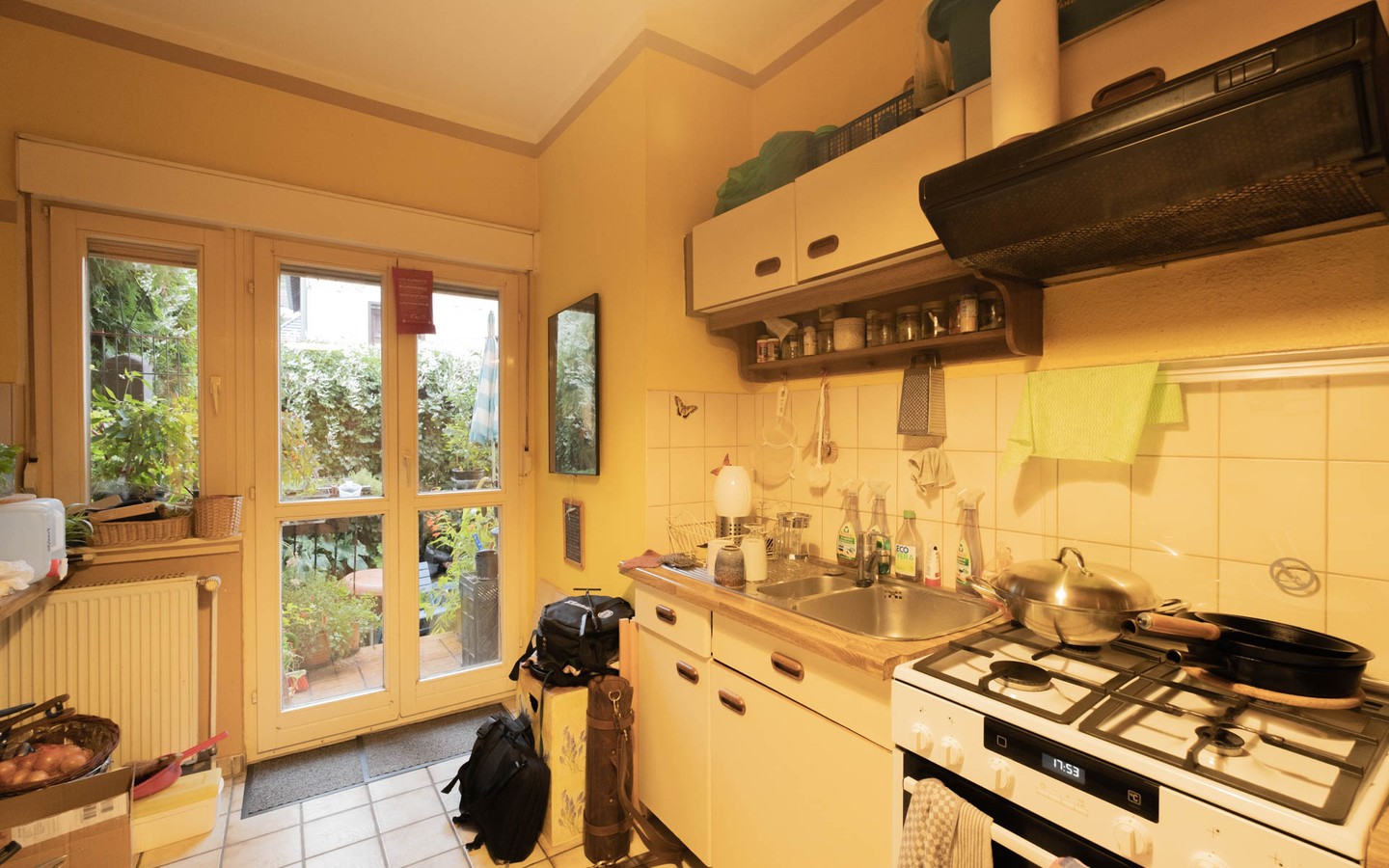 Küche EG - Kapitalanlage + Eigennutzung: Gepflegtes 3-Familienhaus mit Garten und bezugsfertiger Wohnung