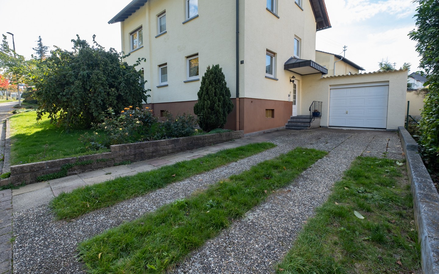 Hauszugang - Direkt am Kurpark in Bad Rappenau: Freistehendes Wohnhaus in ruhiger Wohnlage mit herrlichem Garten