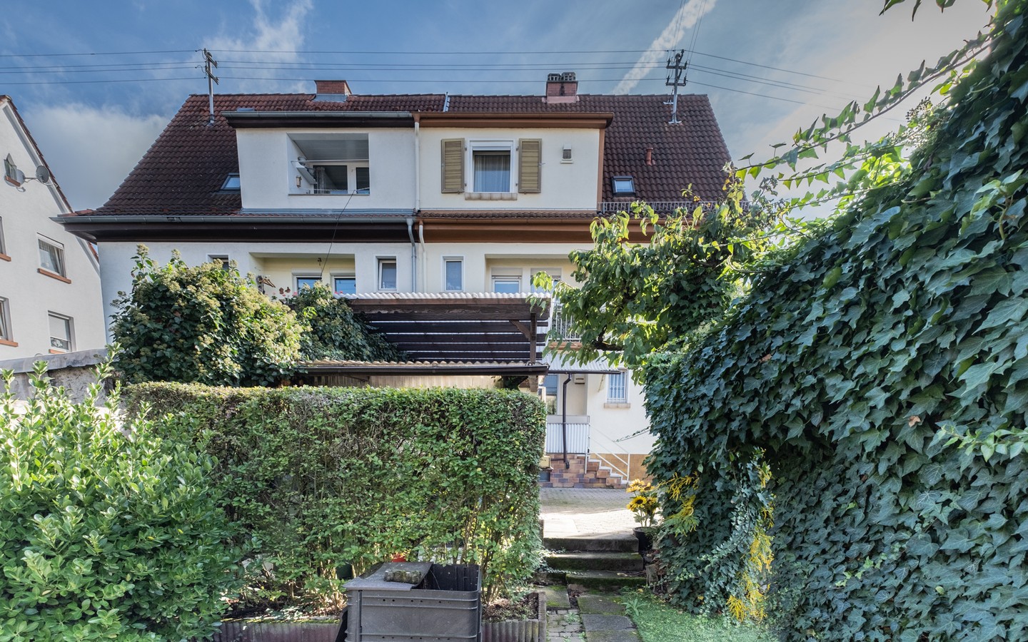 DSCF0599 - Ohne Käuferprovision: Mehrfamilienhaus als Doppelhaushälfte mit Garten (kernsanierungsbedürftig)