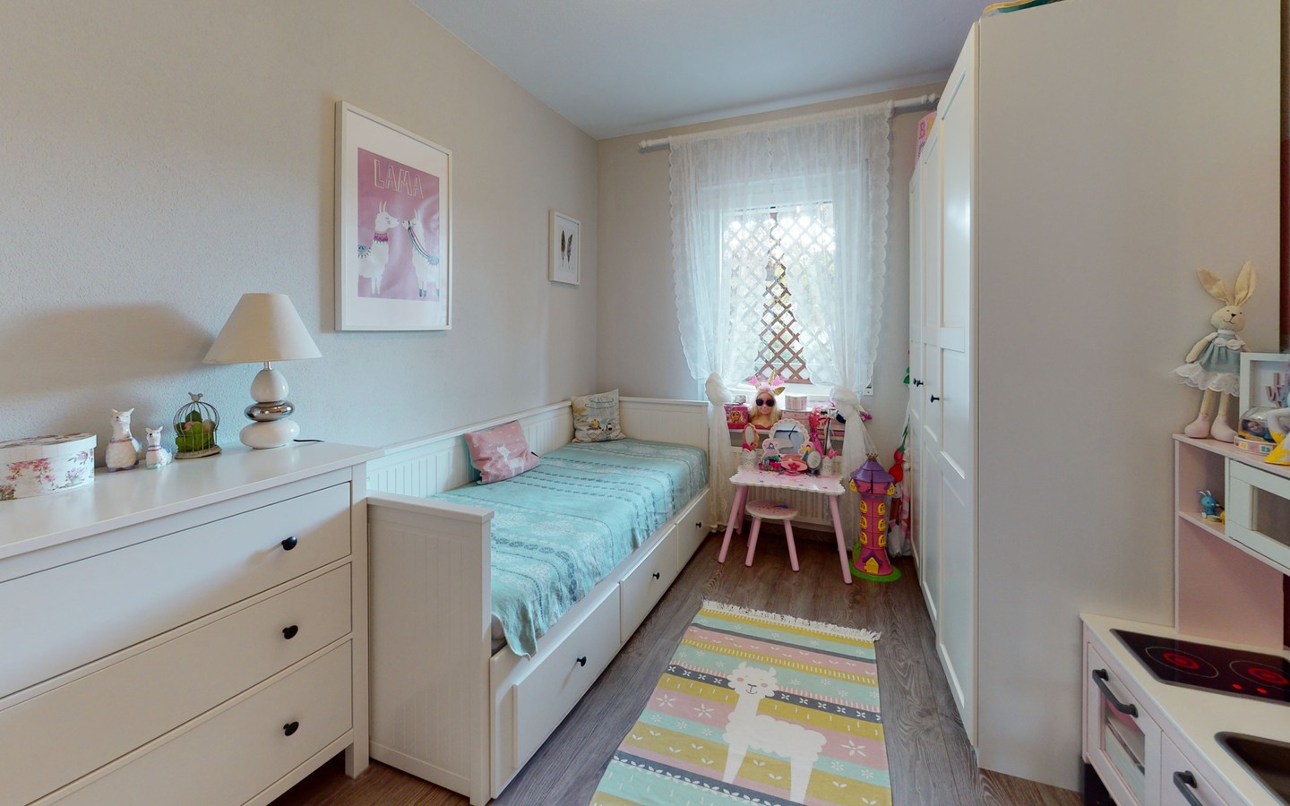Kinderzimmer - Großzügige und modernisierte 3,5-Zimmer-Wohnung mit Terrasse und TG-Stellplatz in top Zustand!