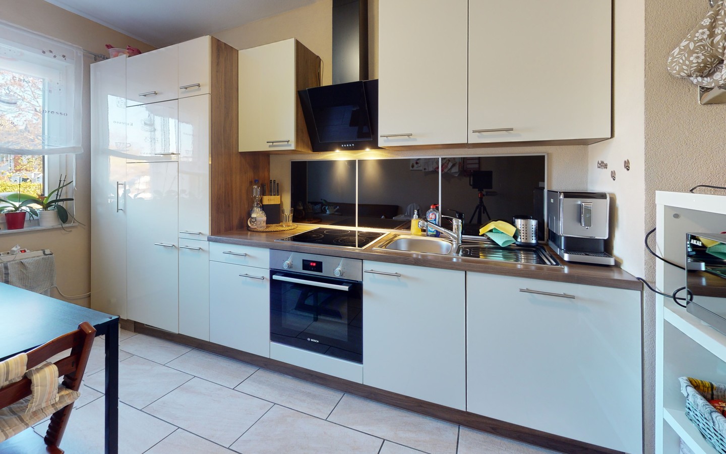 Küche - Großzügige und modernisierte 3,5-Zimmer-Wohnung mit Terrasse und TG-Stellplatz in top Zustand!