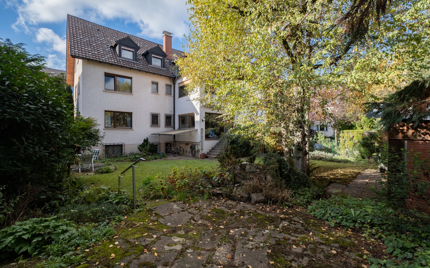 Gartenansicht - Wohnhaus mit grünem Paradies für die große Familie oder als Mehrgenerationenhaus in HD-Neuenheim