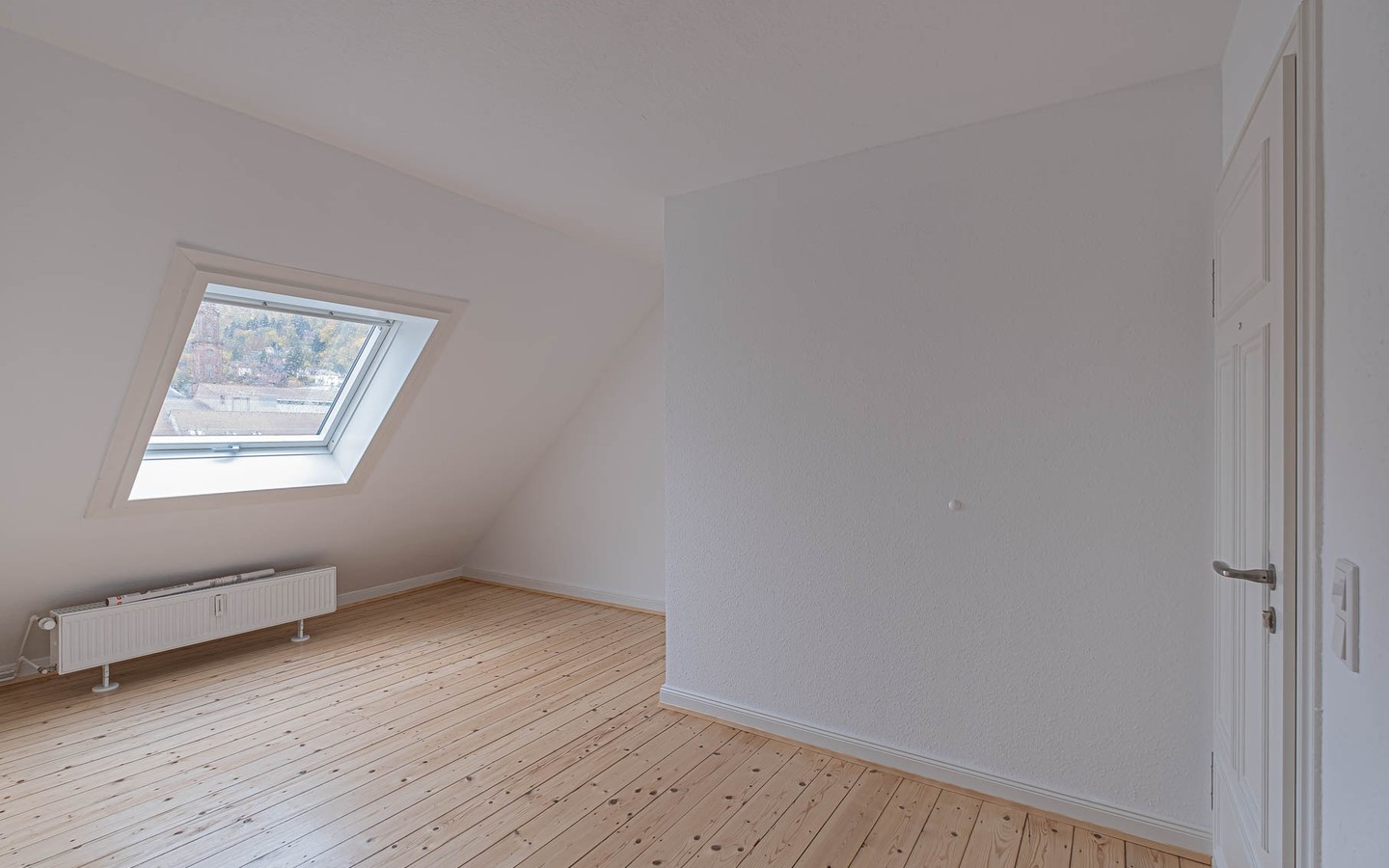 Wohndiele - Rarität – Dachgeschosswohnung mit Schlossblick -
 Ideal für kreative Singles oder Paare