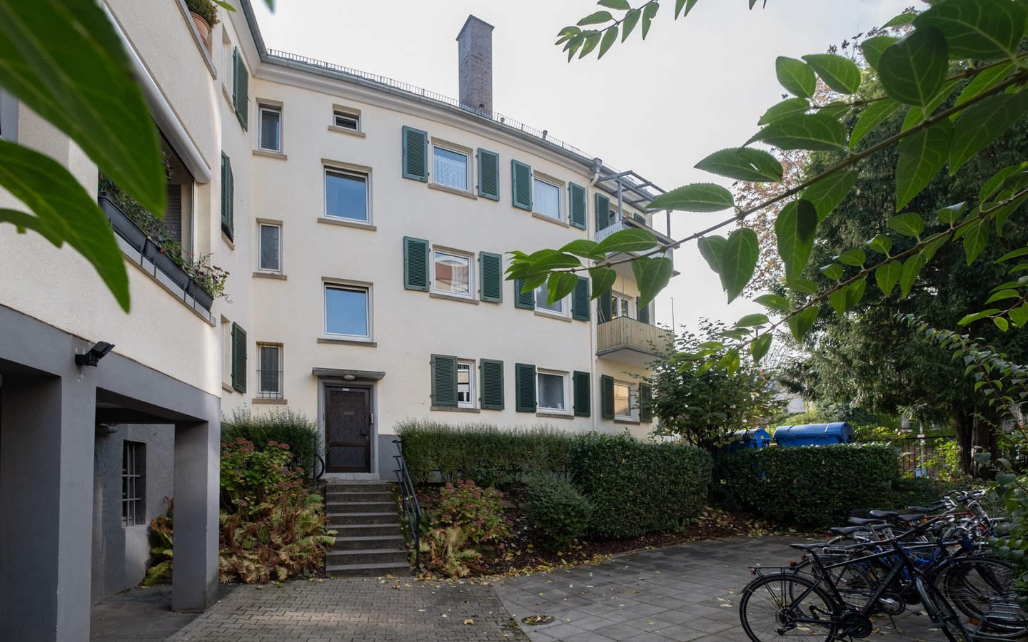 Rückansicht - Provisionsfrei: bezugsfreie 3-Zimmer-Wohnung in begehrter und zentraler Wohnlage von HD-Neuenheim