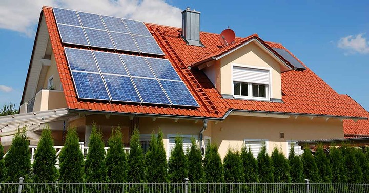 Immobilienmakler Krebs aus Heidelberg informiert über: Warum sich eine Solaranlage jetzt gleich mehrfach lohnt