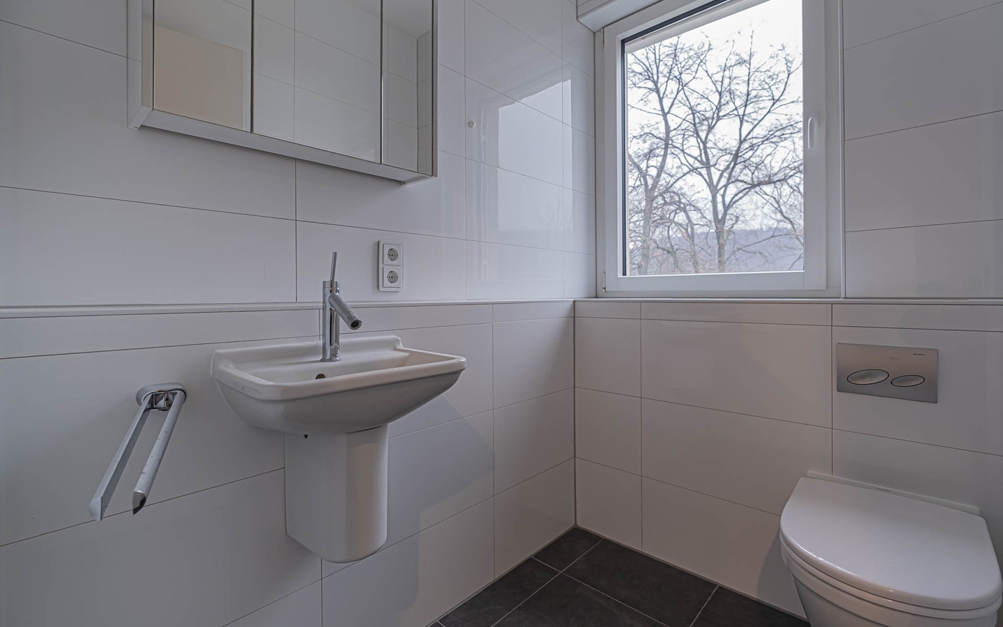 Gäste-WC - Exklusive Vierzimmerwohnung mit Schlossblick und vielen Extras