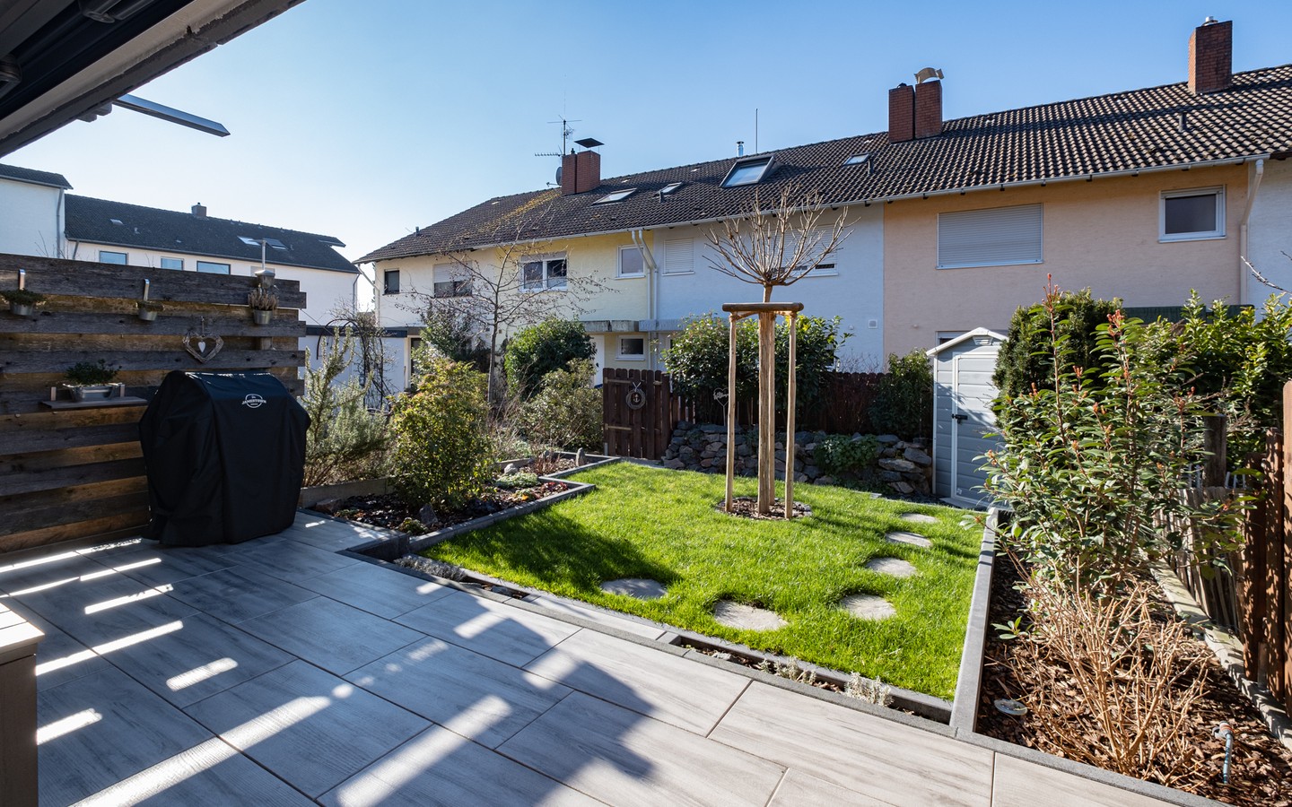 Garten-Terrasse - Perfekt als Zuhause für die junge Familie: modernisiertes RMH in behaglicher Lage von Schriesheim