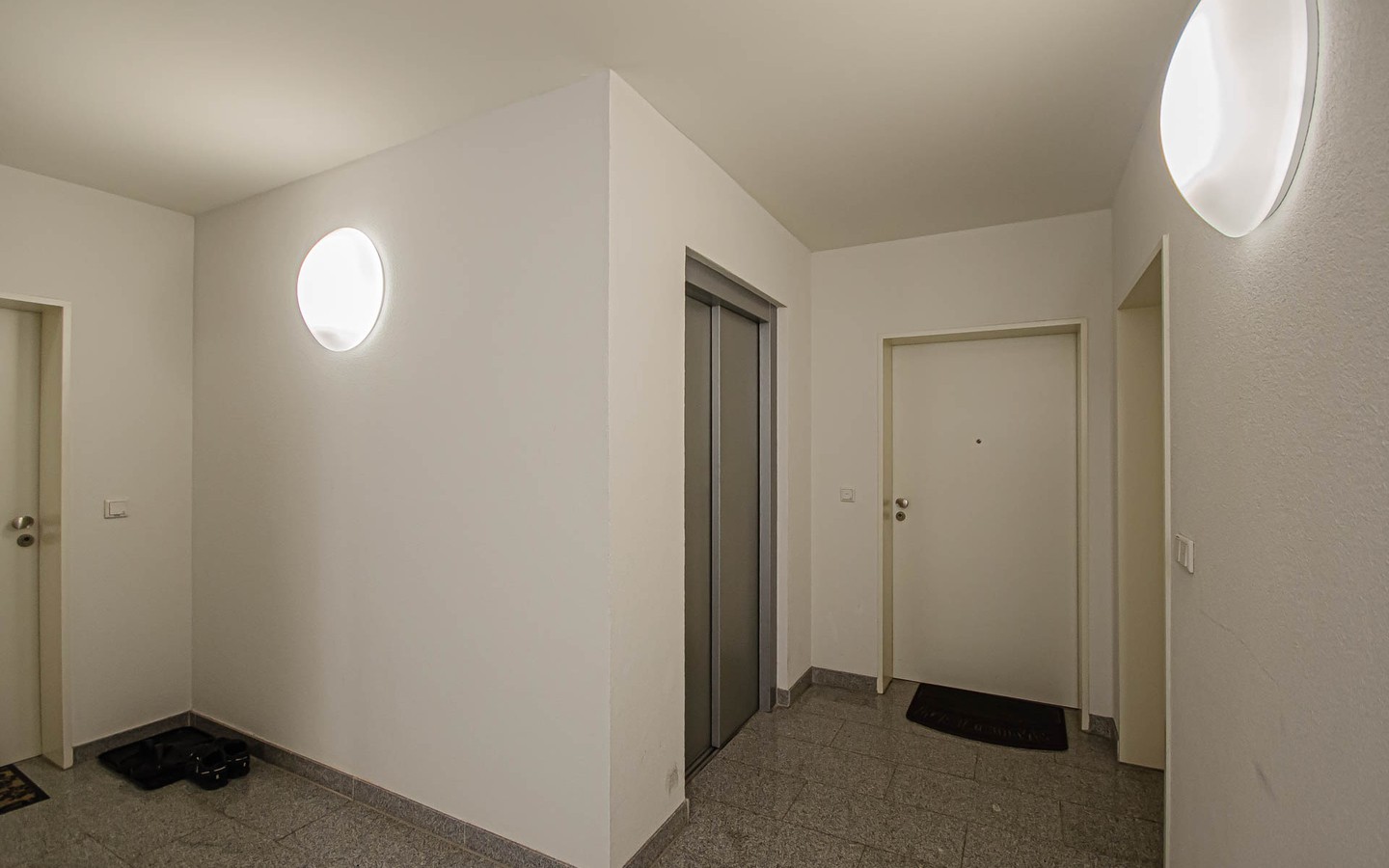 Hausflur - Moderne 3 Zimmer Stadtwohnung mit Weststadt-Flair