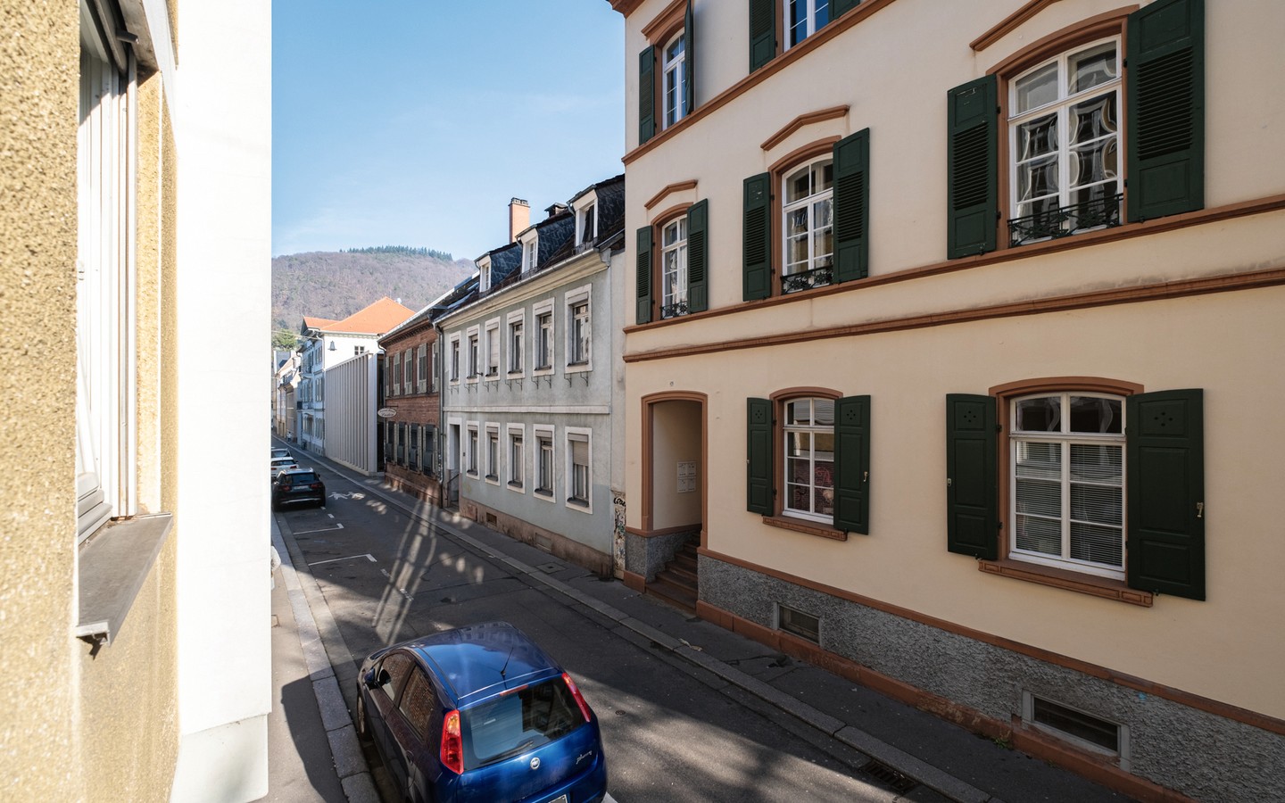 Ausblick - Bezugsfreie Einzimmerwohnung mit TG-Stellplatz in absolut zentraler Lage der Heidelberger Altstadt