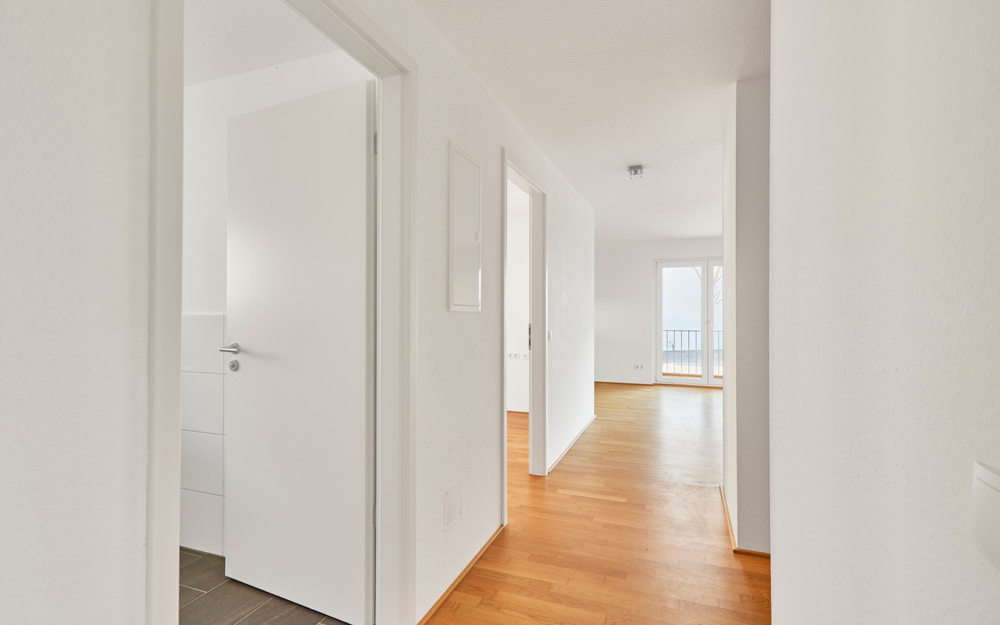 Diele - Modern und barrierefrei wohnen in Schriesheim: 3-Zimmer-EG-Wohnung mit Garten und 2 Stellplätzen