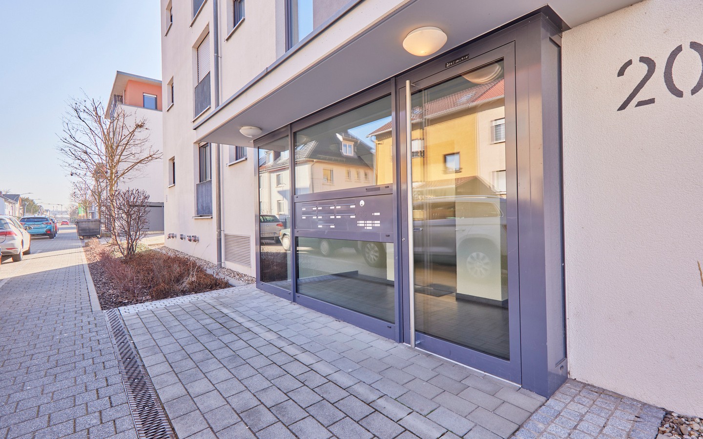 Hauseingang - Modern und barrierefrei wohnen in Schriesheim: 3-Zimmer-EG-Wohnung mit Garten und 2 Stellplätzen