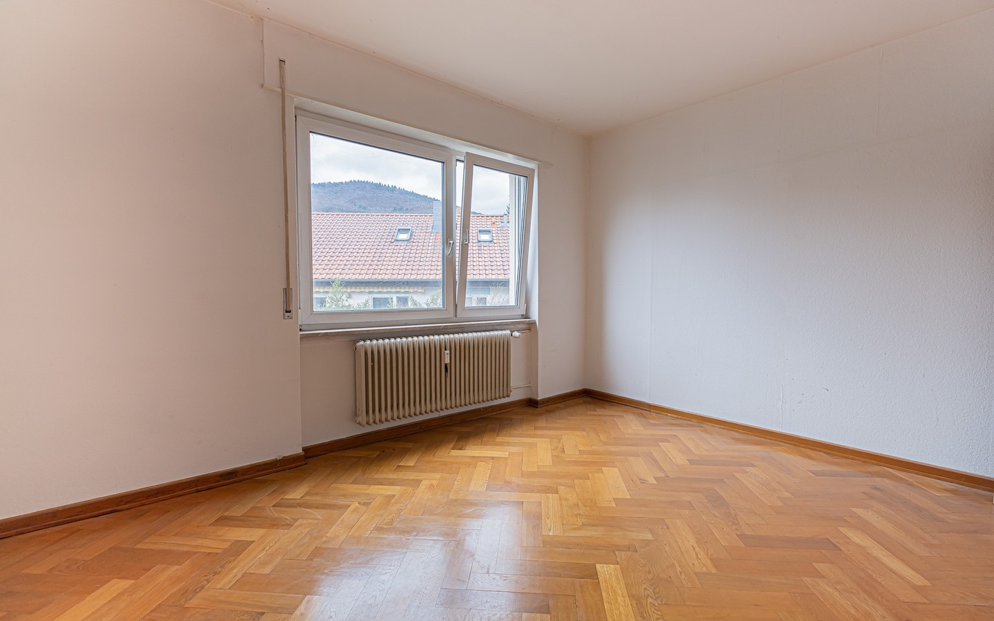 Schlafzimmer - HD-Handschuhsheim: Renovierungsbedürftige Wohnung mit viel Potenzial
