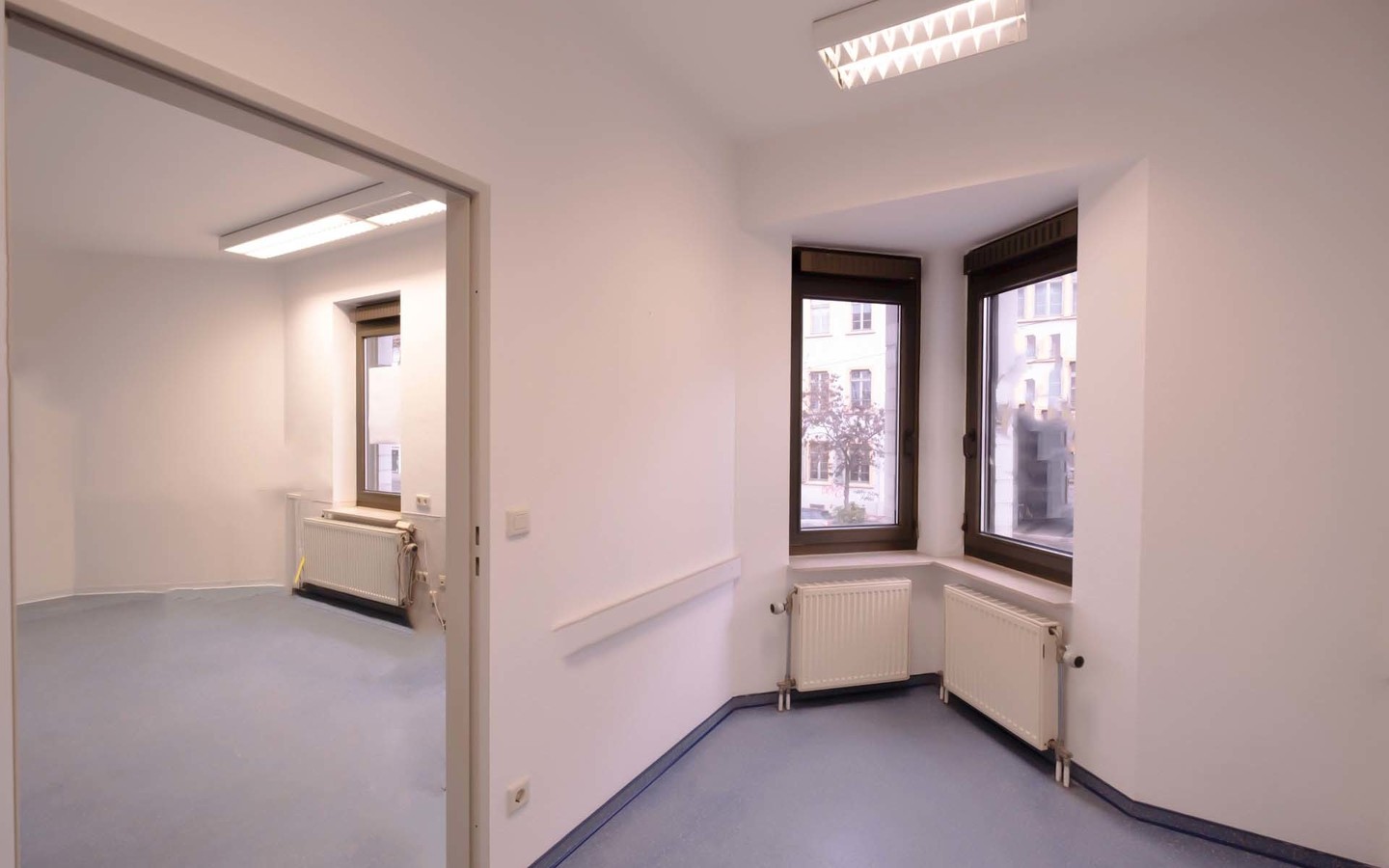 Behandlungszimmer - 200 m² große Praxis in zentraler Lage unweit vom Bismarckplatz mit 6 Stellplätzen
