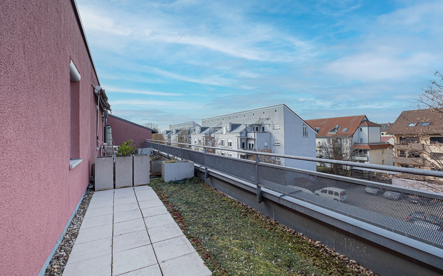 Dachterrasse 1 - Modernisiertes 1-Zimmer-Penthouse mit TG-Stellplatz und 2 Dachterrassen am Rande der Weststadt