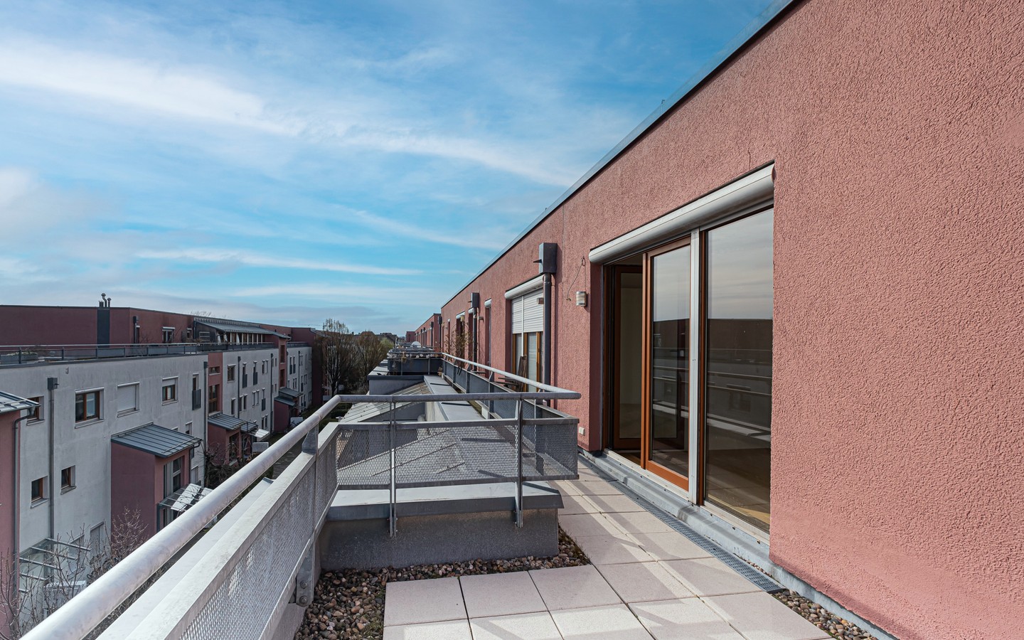 Dachterrasse 2 - Modernisiertes 1-Zimmer-Penthouse mit TG-Stellplatz und 2 Dachterrassen am Rande der Weststadt