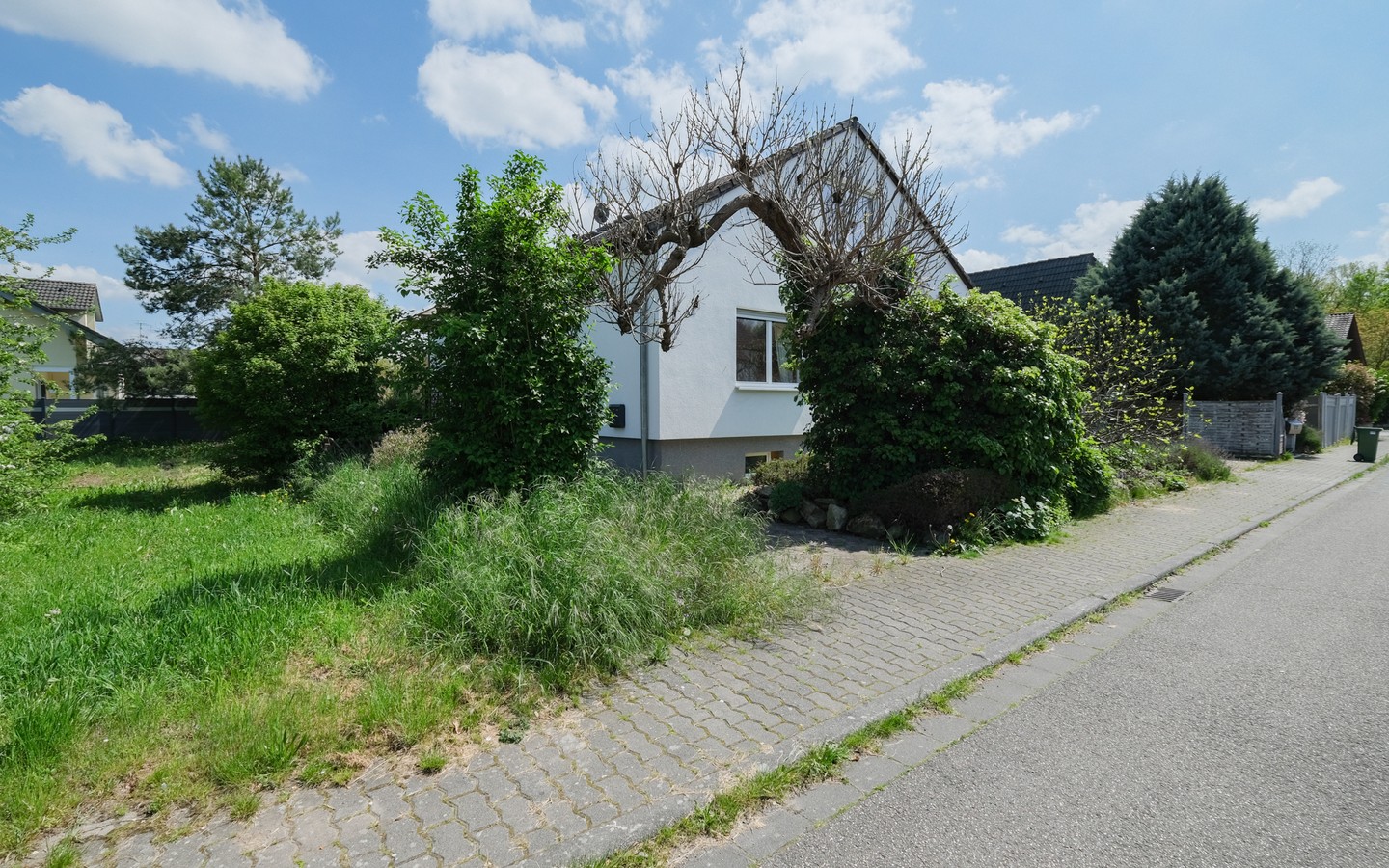 Hausansicht - Ihr neues Zuhause in Rheinsheim: Ein- bis Zweifamilienhaus mit Garten, Terrasse und vielen Extras