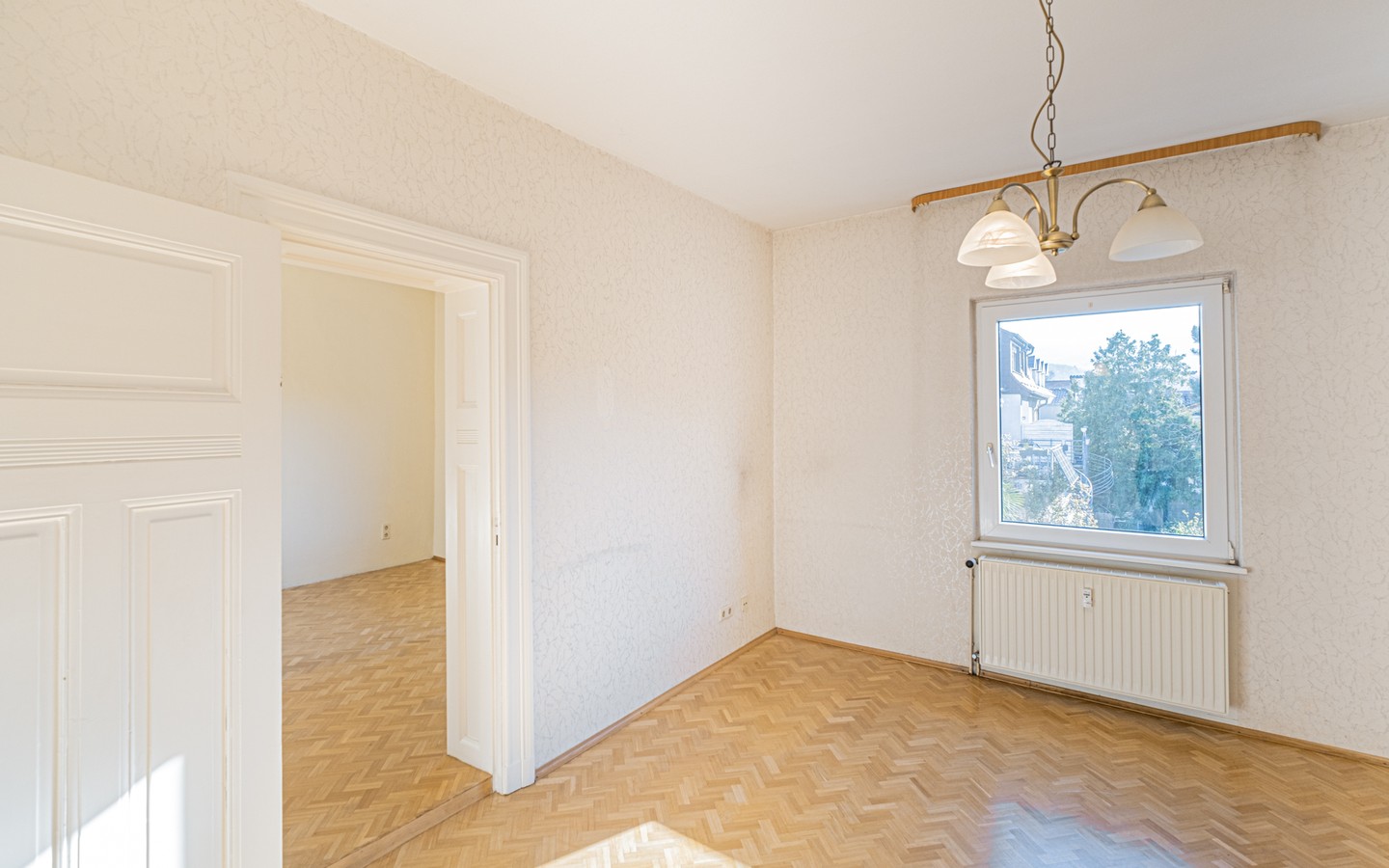 Zimmer 1 - HD-Kirchheim: Bezugsfreie 3-Zimmer-Wohnung mit Garage in perfekter Nähe zum S-Bahnhof