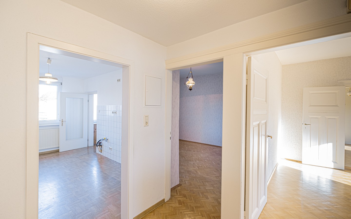 Diele - HD-Kirchheim: Bezugsfreie 3-Zimmer-Wohnung mit Garage in perfekter Nähe zum S-Bahnhof