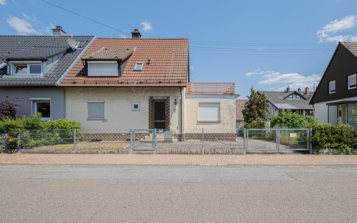 Außenansicht - Edingen-Neckarhausen: Haus mit viel Potenzial auf großem
Grundstück