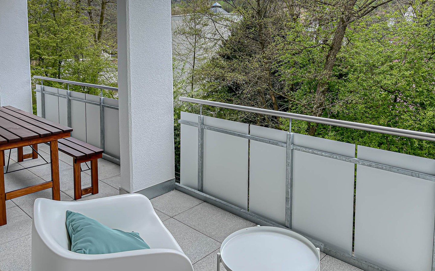 Balkon - Moderne Vierzimmerwohnung mit Blick ins Grüne