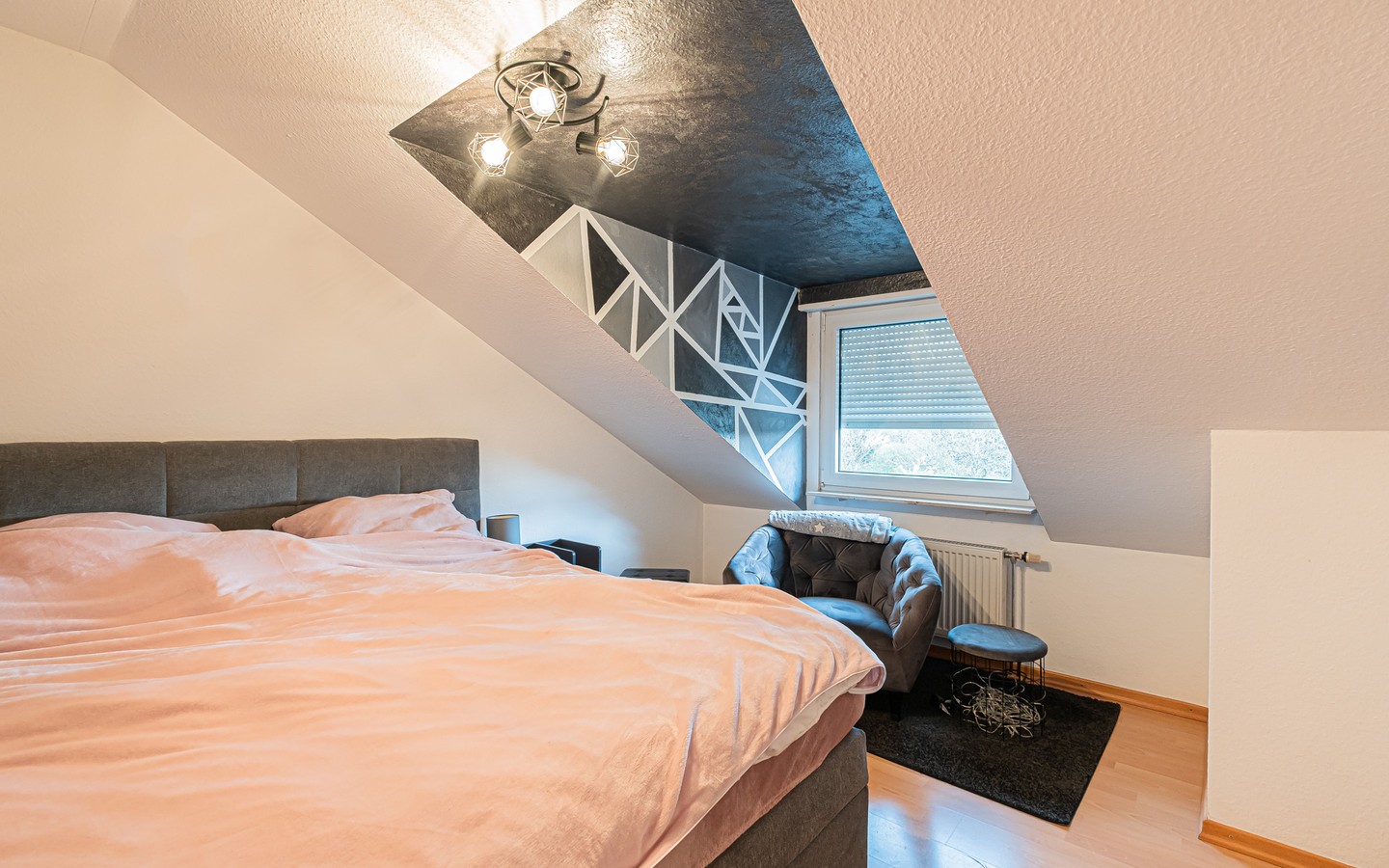 Schlafzimmer - Gemütliche 2-Zimmer-Wohnung mit sonnigem Balkon und TG-Stellplatz in HD-Kirchheim