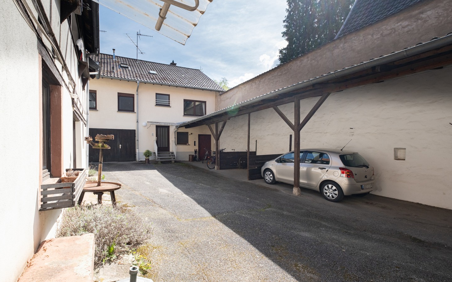 Innenhof - Mehrfamilienhaus mit beeindruckender Historie und Potential in begehrter Wohnlage von Handschuhsheim