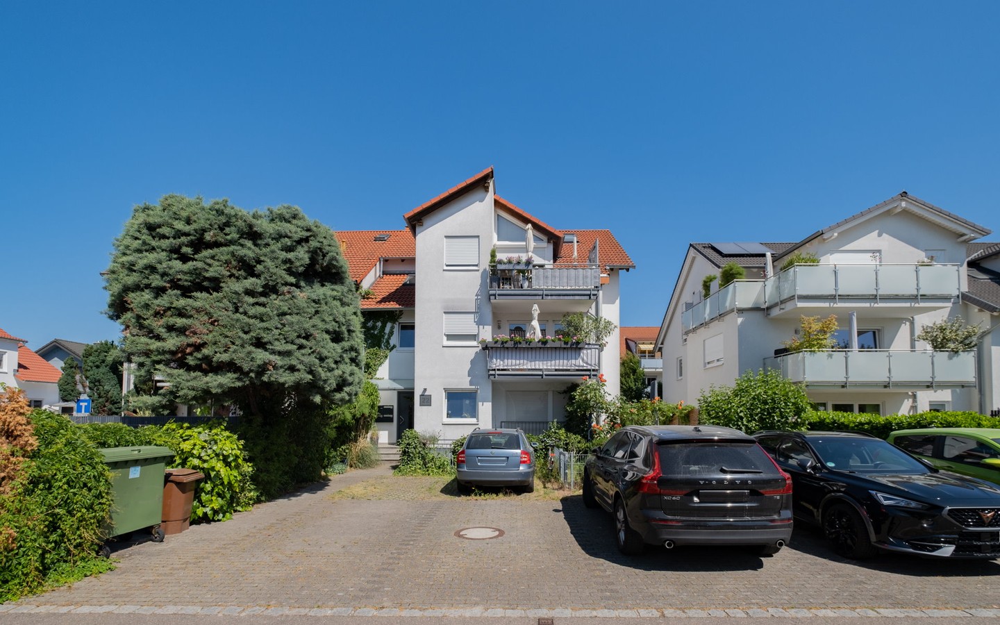 Hausansicht - Ohne Käuferprovision in Schriesheim: 4-Zimmer-Wohnung mit 2 Balkonen und 1 Stellplatz