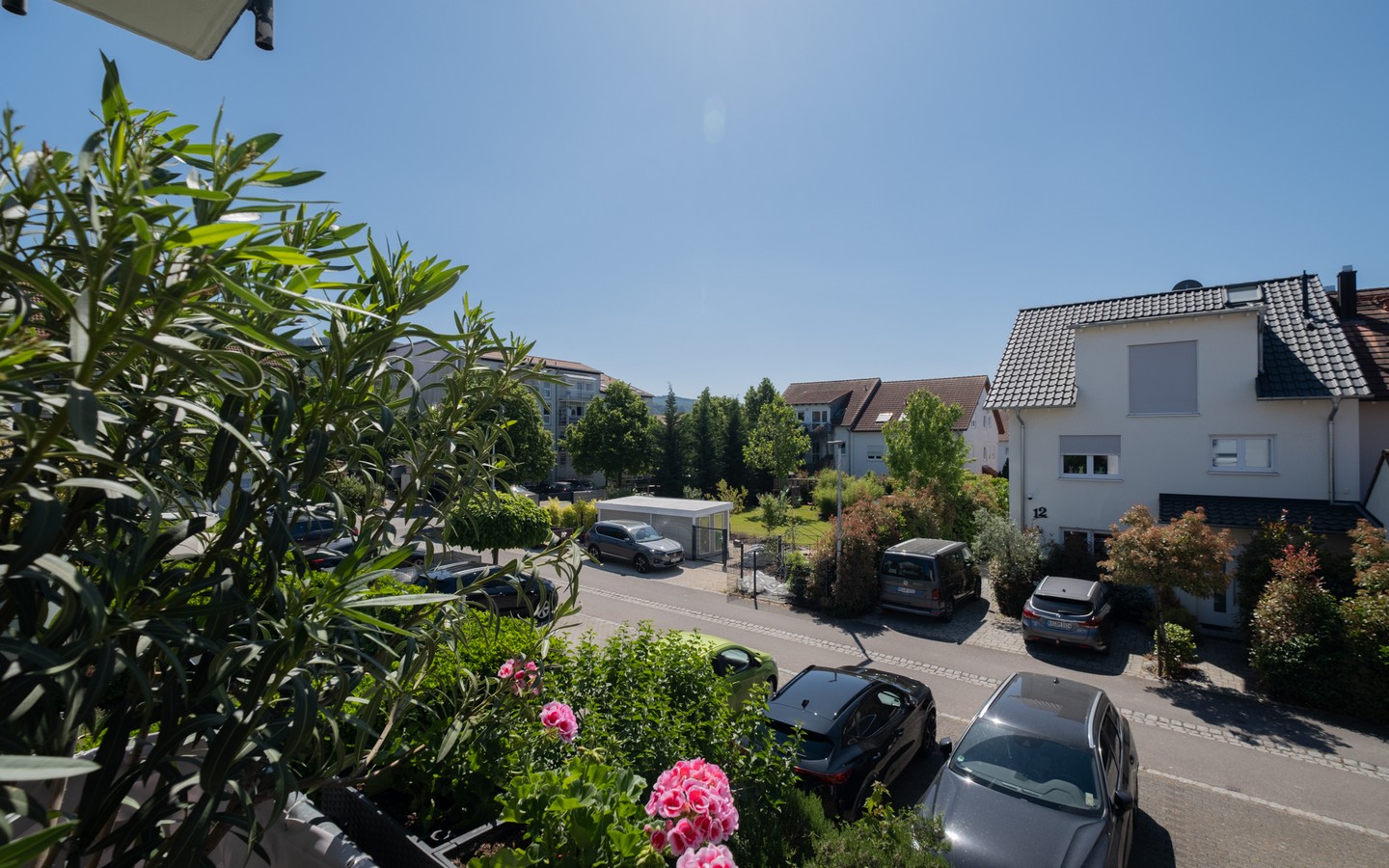 Aussicht - Ohne Käuferprovision in Schriesheim: 4-Zimmer-Wohnung mit 2 Balkonen und 1 Stellplatz