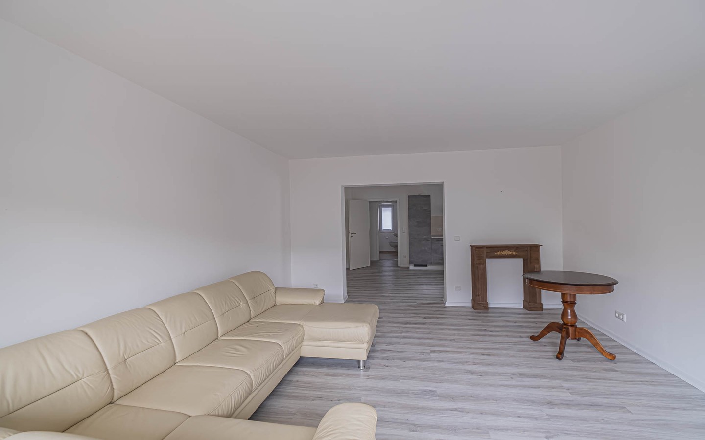 Wohnbereich - Frisch sanierte Dreizimmerwohnung mit Balkon und Garage in Eppelheim