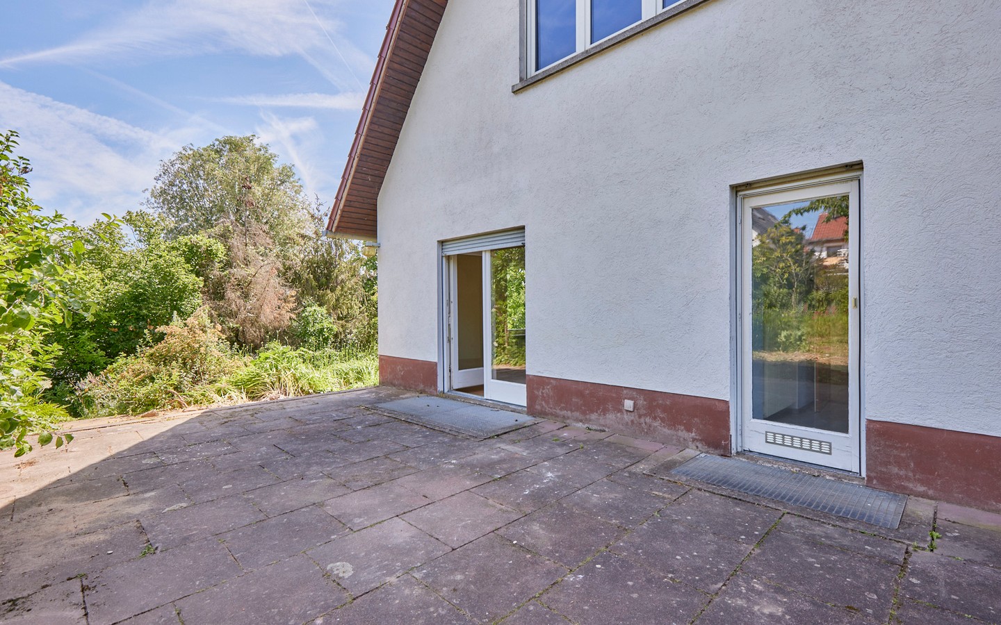 Terrasse - Sanierungsbedürftiges Einfamilienhaus am Neckar mit Garten und Ausbaupotenzial für zwei Familien