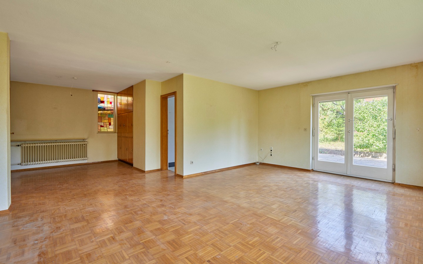 Zimmer 5 - Sanierungsbedürftiges Einfamilienhaus am Neckar mit Garten und Ausbaupotenzial für zwei Familien