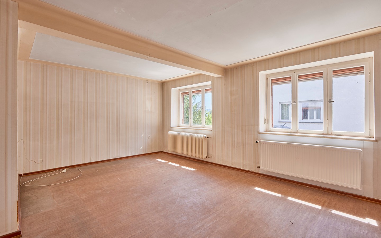 Zimmer 1 - Sanierungsbedürftiges Einfamilienhaus am Neckar mit Garten und Ausbaupotenzial für zwei Familien