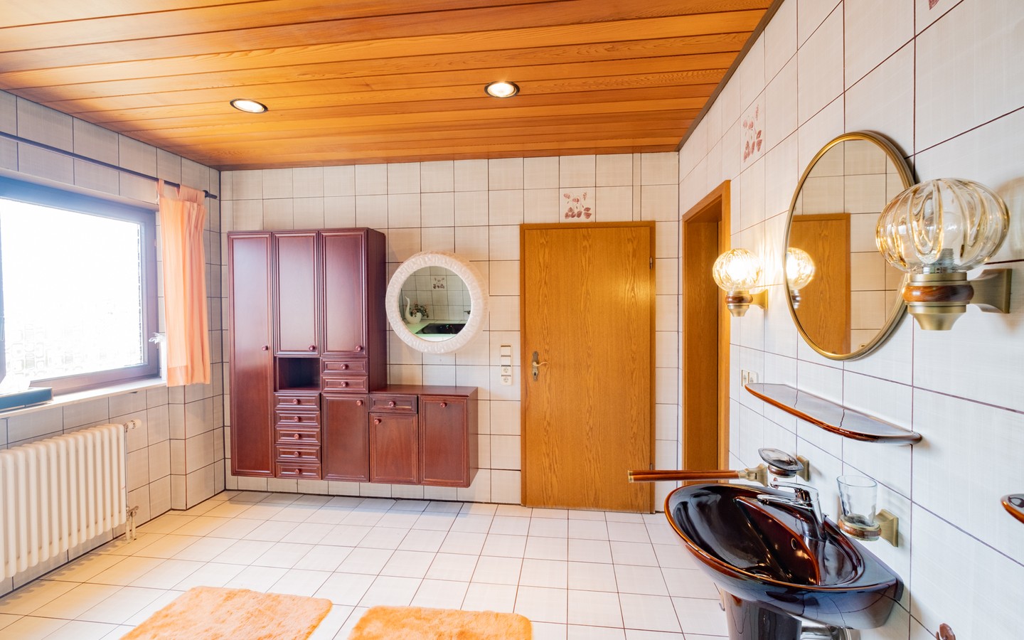 Badezimmer DG - Großzügiges Einfamilienhaus mit Garten, vermieteter Einliegerwohnung und spannenden Extras