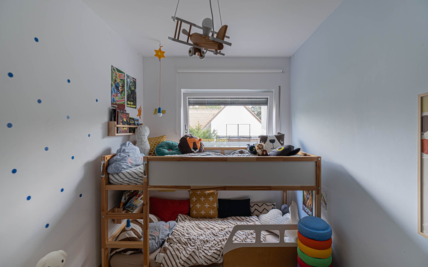 Kinderzimmer - Fantastische Vierzimmerwohnung im 1 OG mit Balkon und Garten, und zusätzlichen Räumen im Souterrain