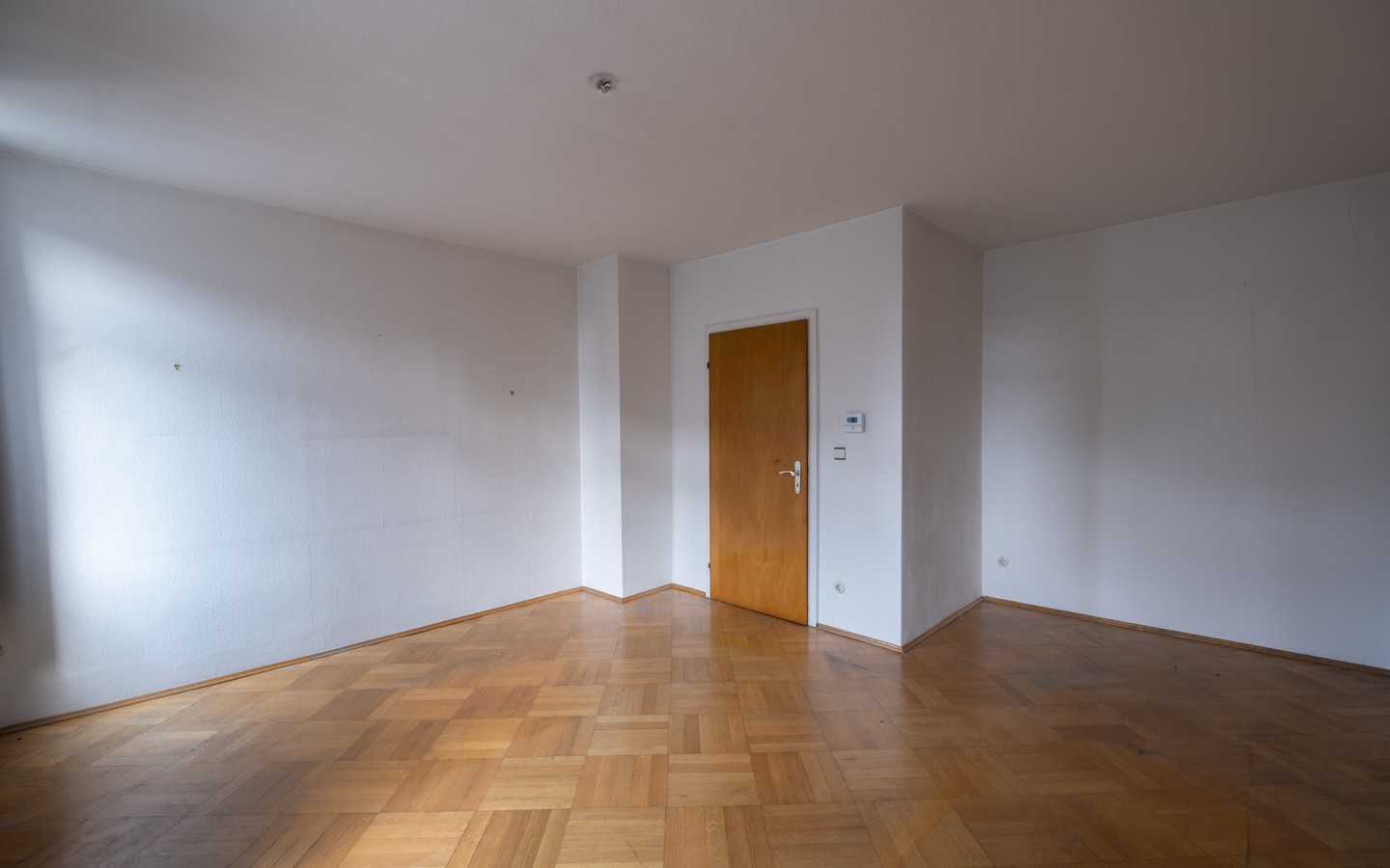 Zimmer Bestandsimmobilie - Mehrfamilienhaus mit Aufstockungspotenzial und ausbaufähiger Scheune (insg. ca. 700 qm möglich)