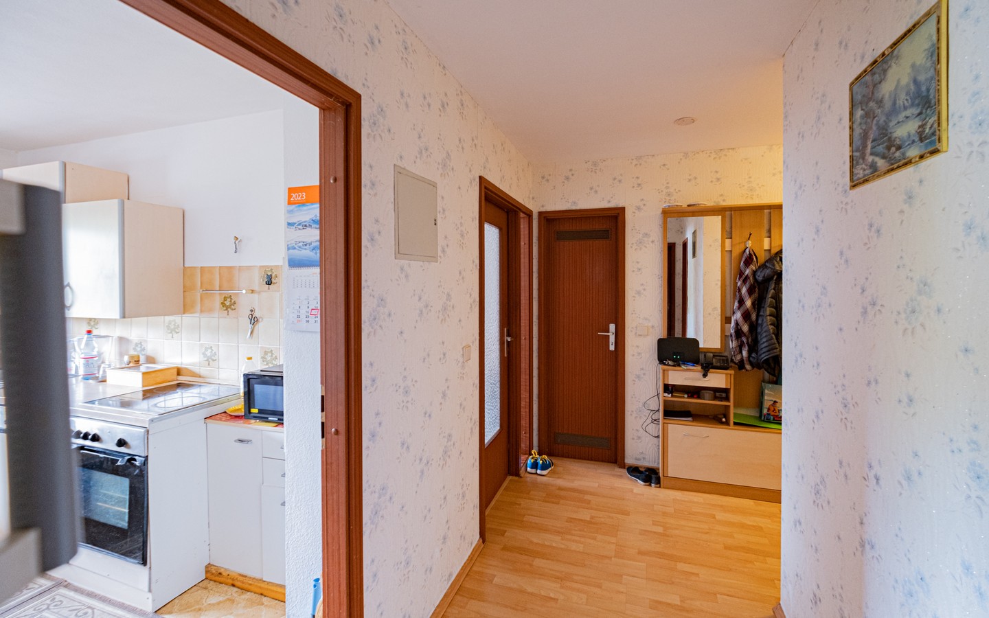 Flur - Kapitalanlage in Leimen: vermietete 2-Zimmer-Wohnung (barrierefrei) mit Loggia und TG-Stellplatz