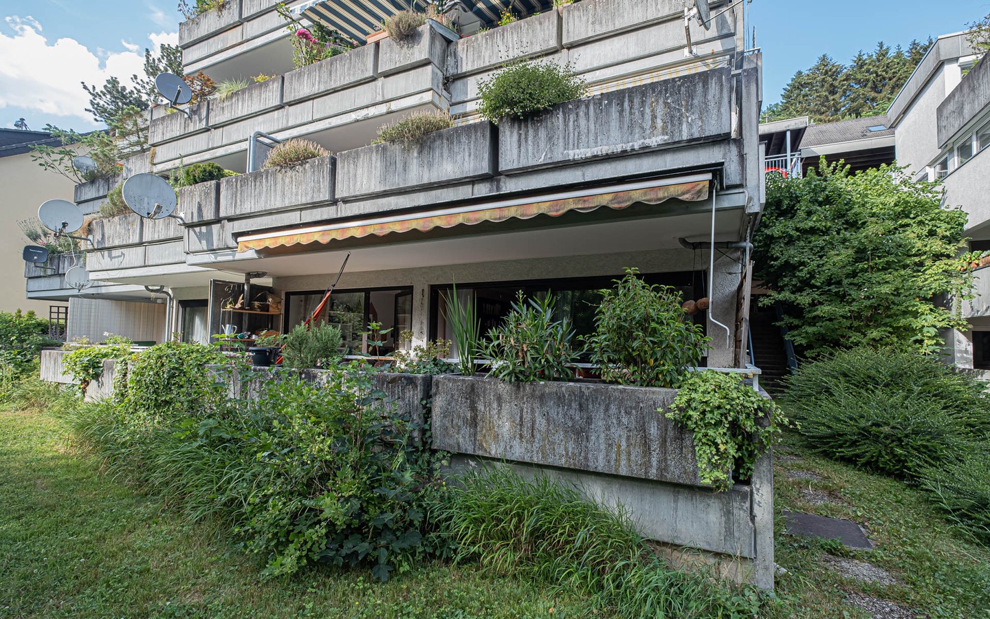 Hausansicht - Geräumige 3-Zimmerwohnung mit direktem Gartenzugang in guter Lage von Ziegelhausen