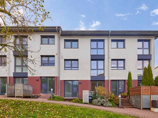 Lebensqualität in grüner Umgebung: Modernes Reihenmittelhaus mit großzügiger Wohnfläche, Terrasse und Garten - Ihr Immobilienmakler in Heidelberg
